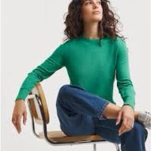 Tahari Vibrant Green Crew Neck Sweater